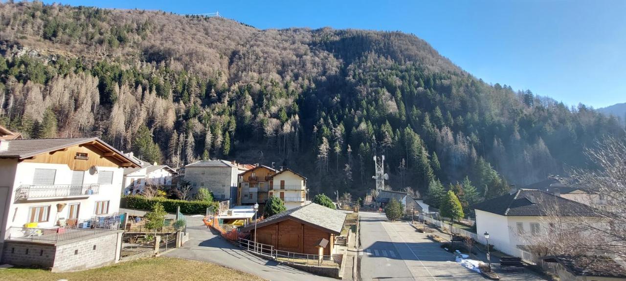 Locanda Della Luna Hotel Ronco Canavese Exterior photo